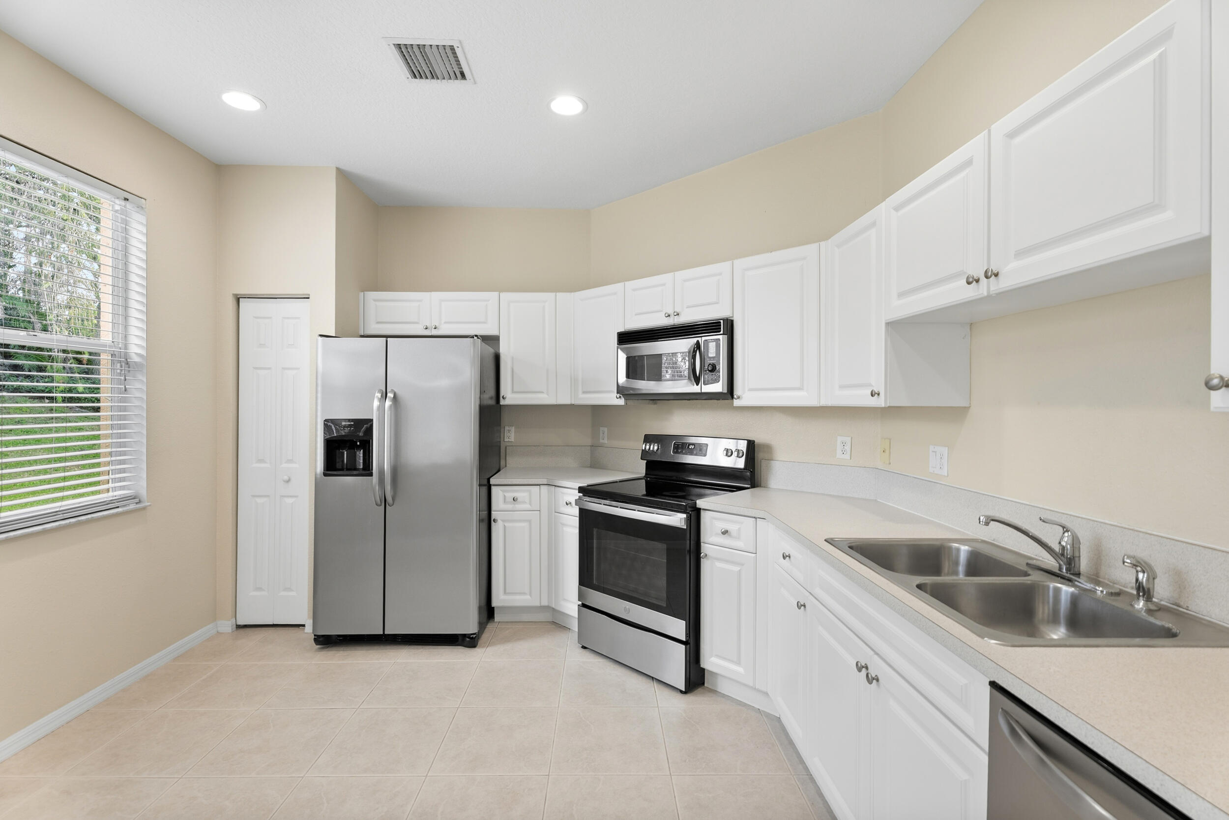 LAKEFOREST AT ST LUCIE WEST PHASE VI - Residential
