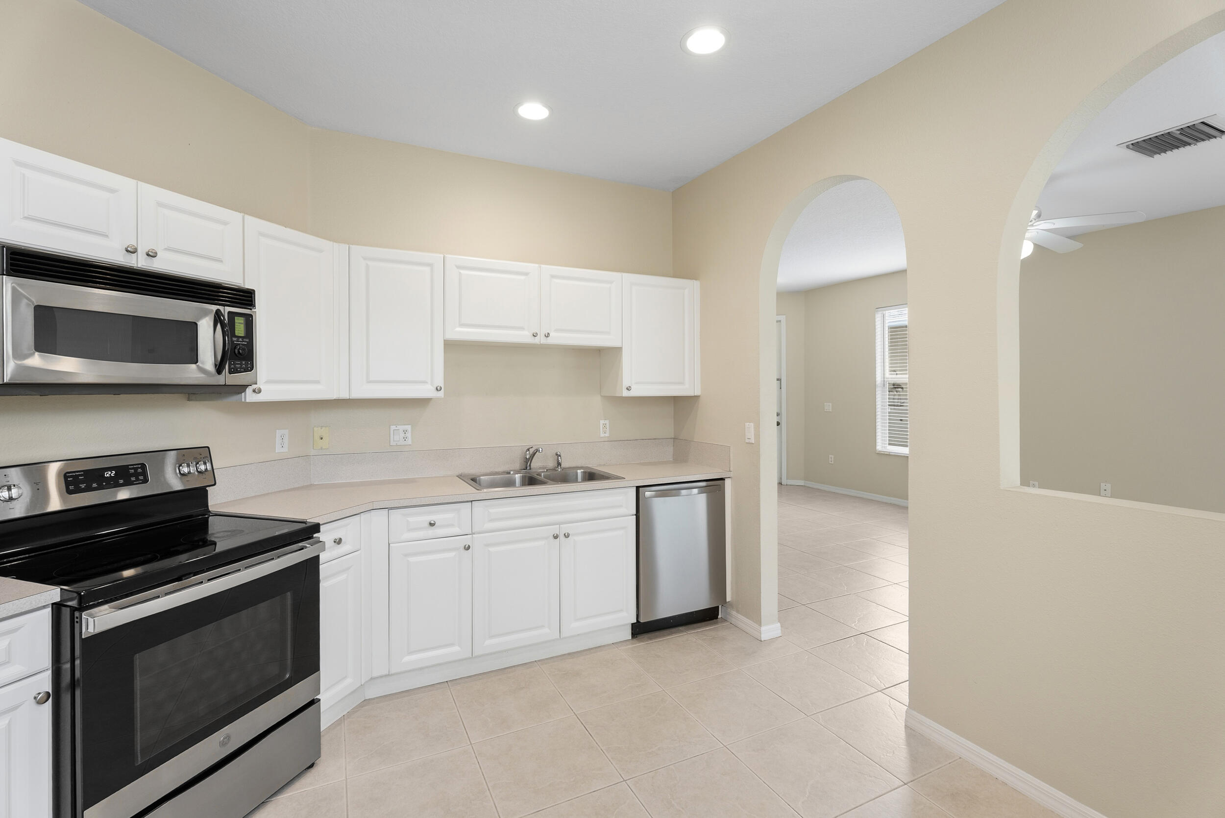 LAKEFOREST AT ST LUCIE WEST PHASE VI - Residential