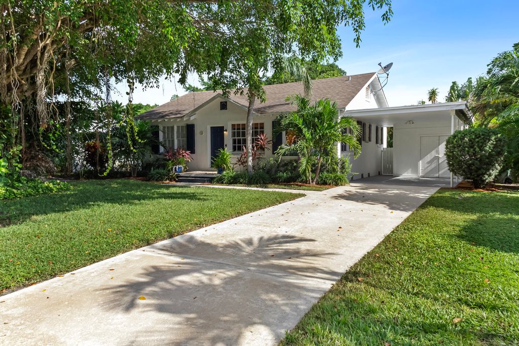 Photo of 231 NE 15th Street, Delray Beach, FL 33444 (MLS # R11012123)