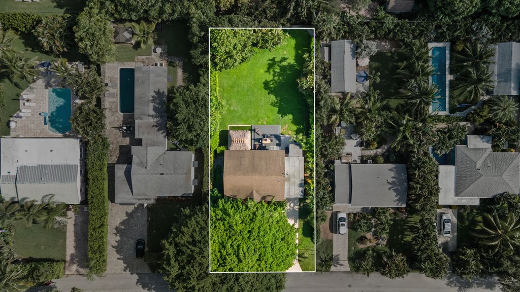 Photo of 231 NE 15th Street, Delray Beach, FL 33444 (MLS # R11012123)
