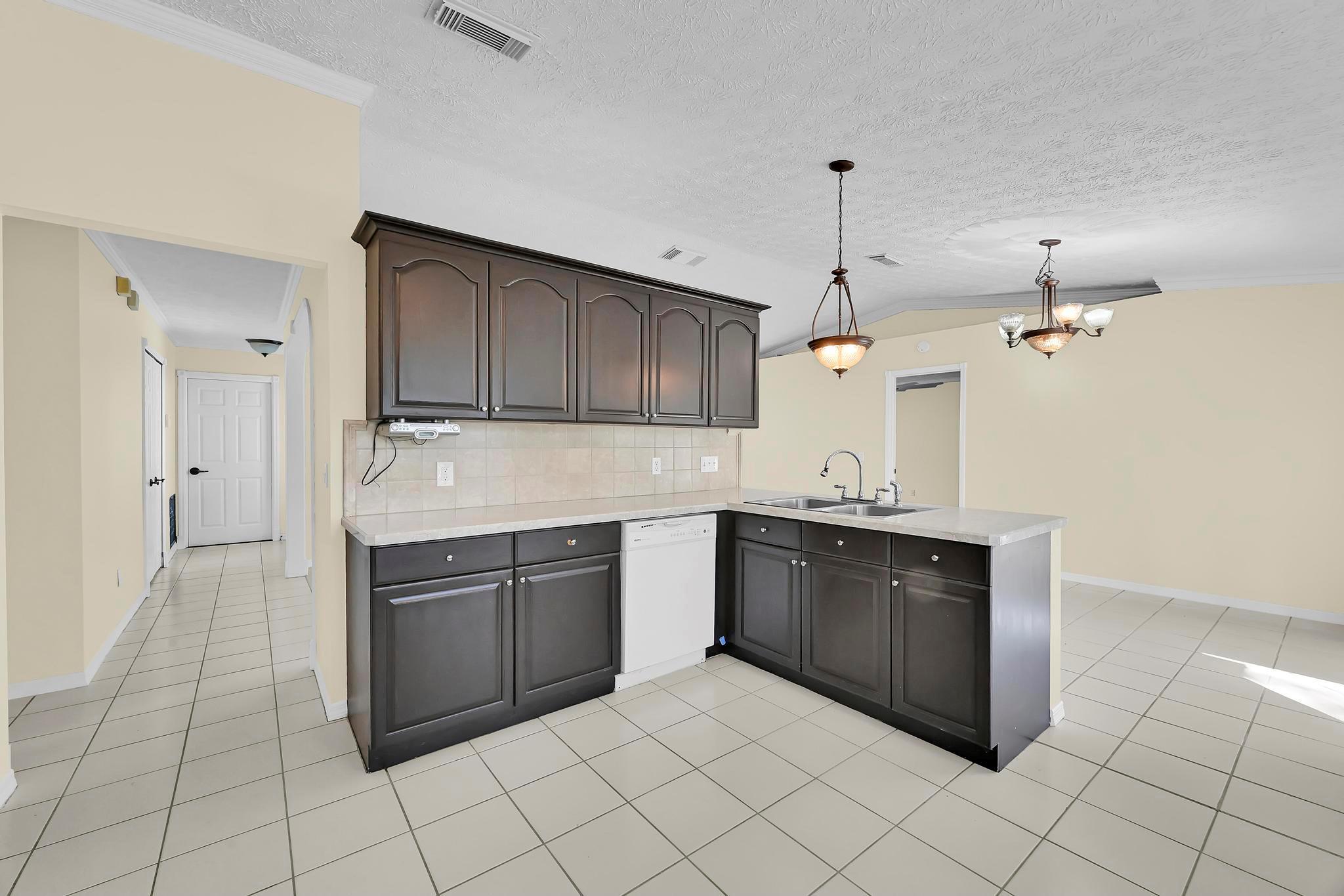 PORT ST LUCIE SECTION 25 - Residential Lease