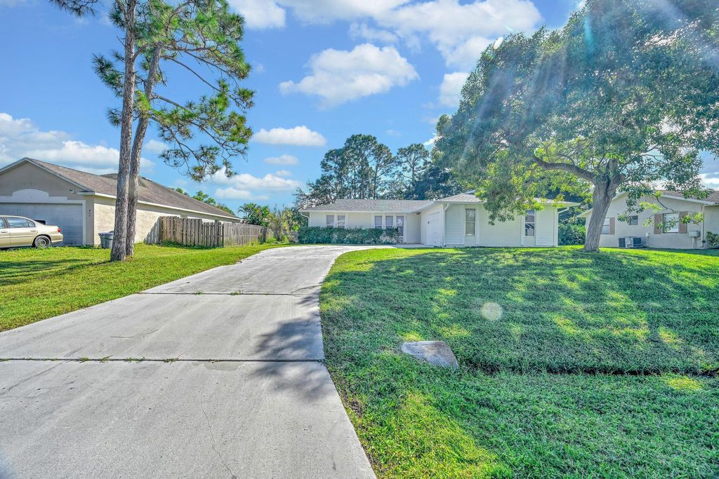Photo of 462 NW Sherbrooke Avenue, Port Saint Lucie, FL 34983 (MLS # R11138785)