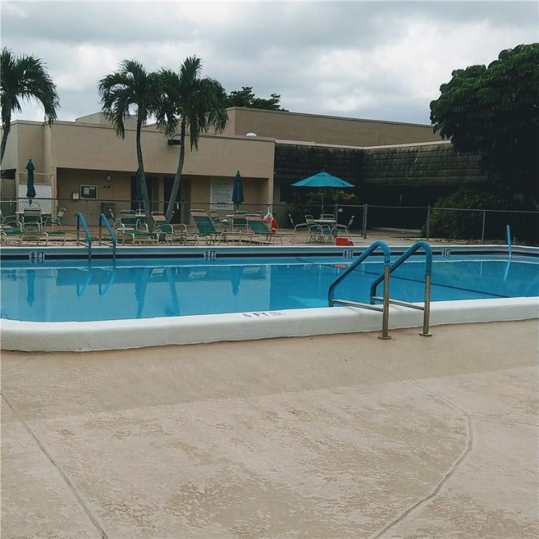 Bermuda Club - Residential