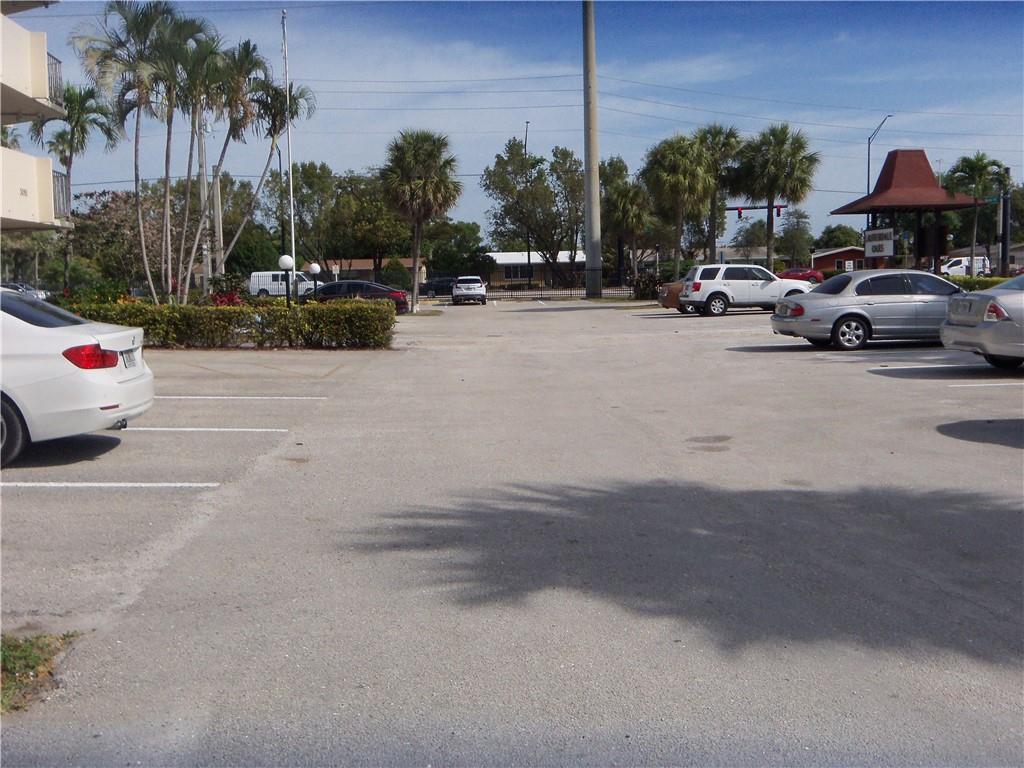 Lauderdale Oaks - Residential