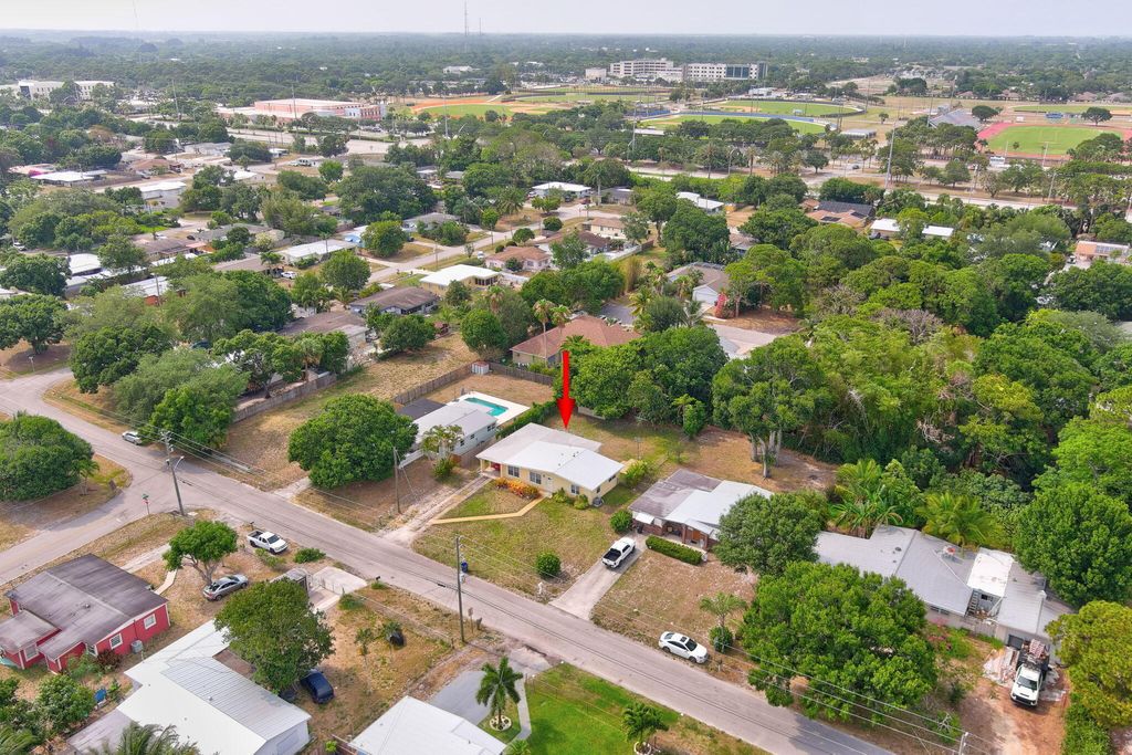 Photo of 1606 Yosemite Court, Fort Pierce, FL 34982 (MLS # R10989143)