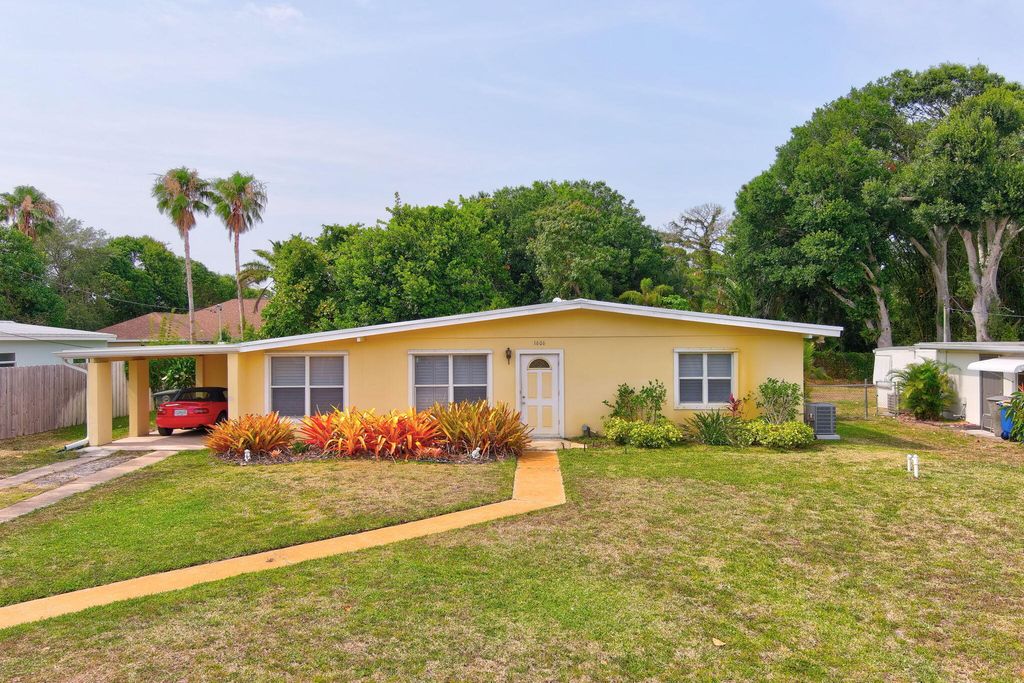 Photo of 1606 Yosemite Court, Fort Pierce, FL 34982 (MLS # R10989143)