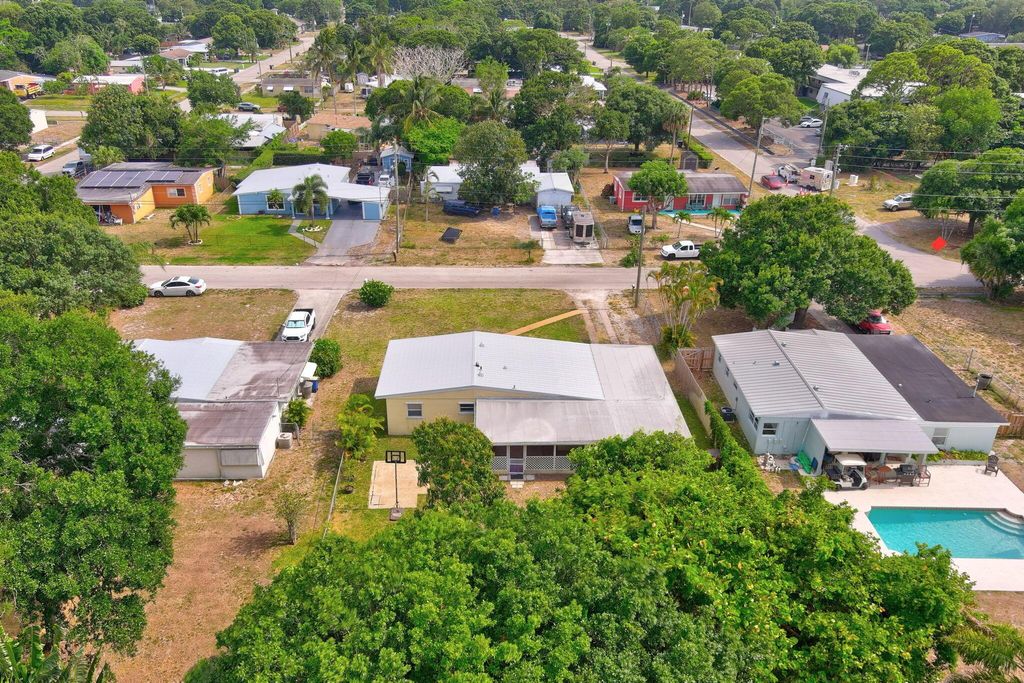 Photo of 1606 Yosemite Court, Fort Pierce, FL 34982 (MLS # R10989143)