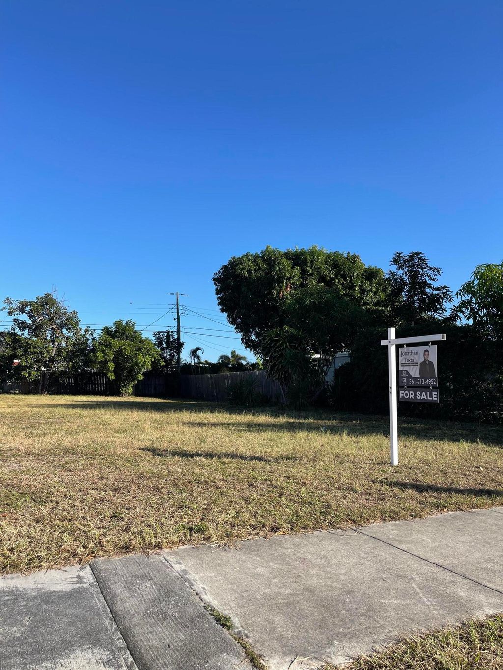 Photo of 135 SE 12 Avenue, Boynton Beach, FL 33435 (MLS # R11023635)