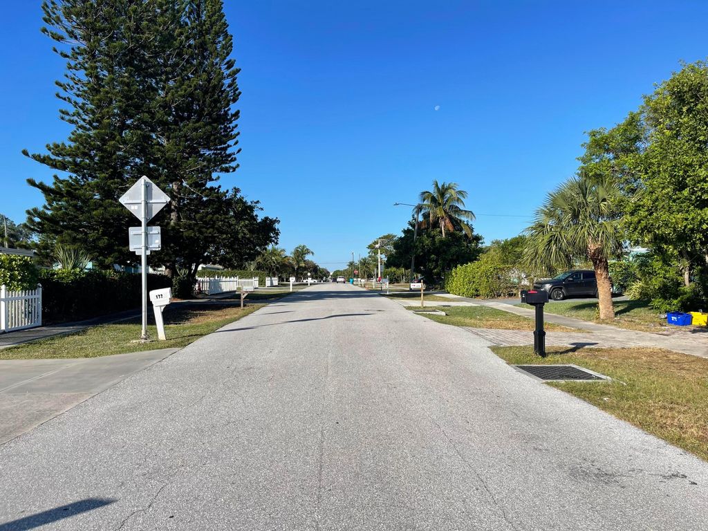 Photo of 135 SE 12 Avenue, Boynton Beach, FL 33435 (MLS # R11023635)
