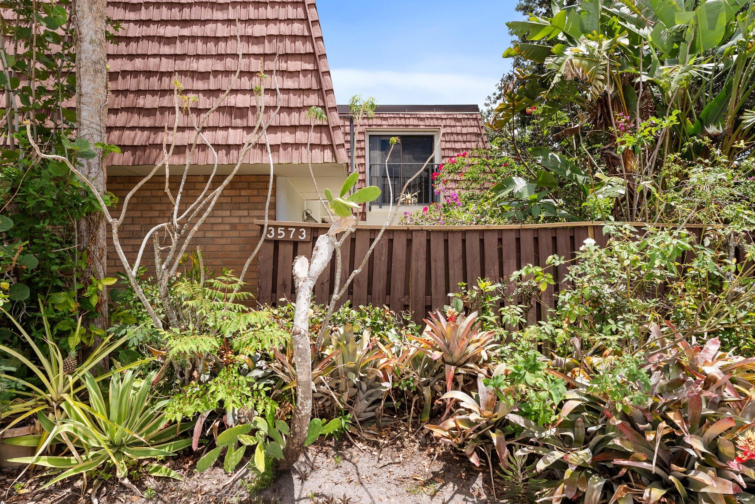 SUNSET TRACE AT MARTIN DOWNS (AKA MARTIN DOWNS PLA - Residential
