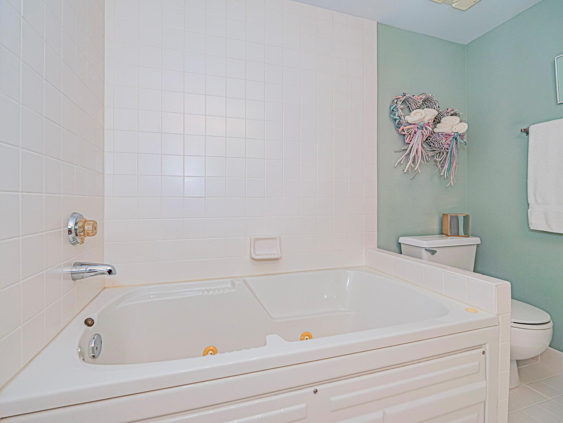 AQUANIQUE OCEAN CLUB, A C - Residential