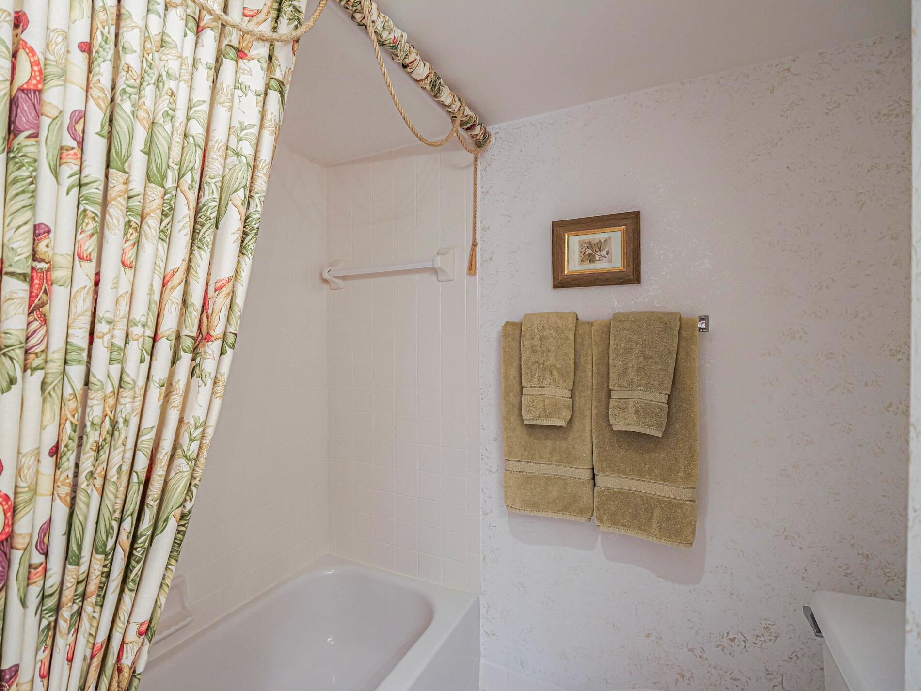 AQUANIQUE OCEAN CLUB, A C - Residential