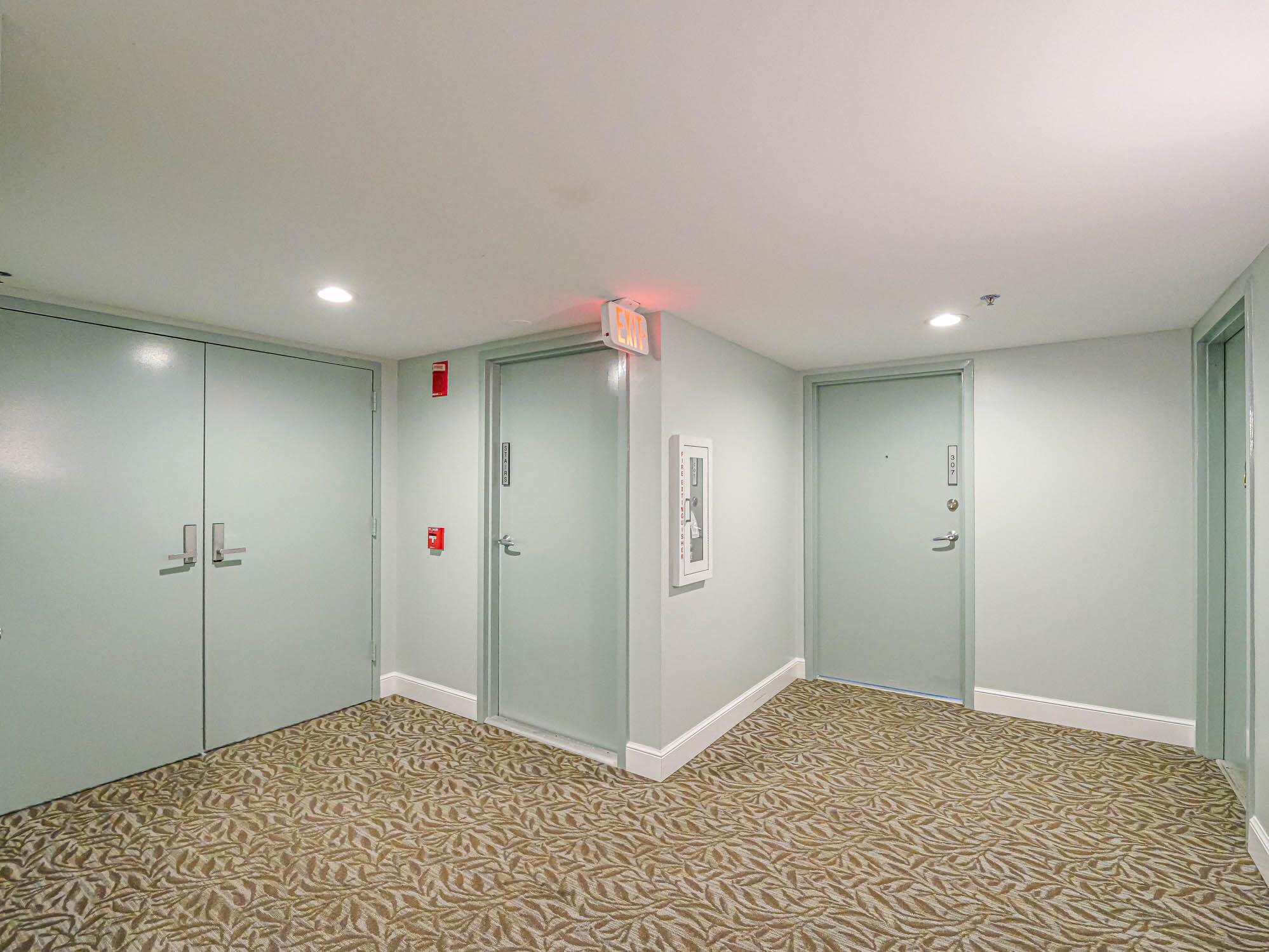 AQUANIQUE OCEAN CLUB, A C - Residential