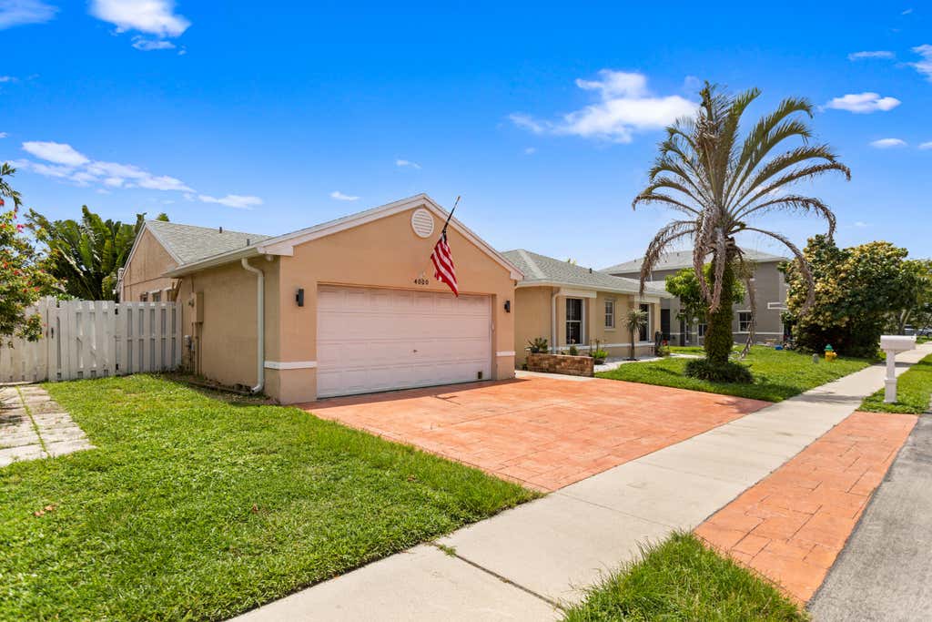 Photo of 4000 SW 72ND Drive, Davie, FL 33314 (MLS # B26062068)