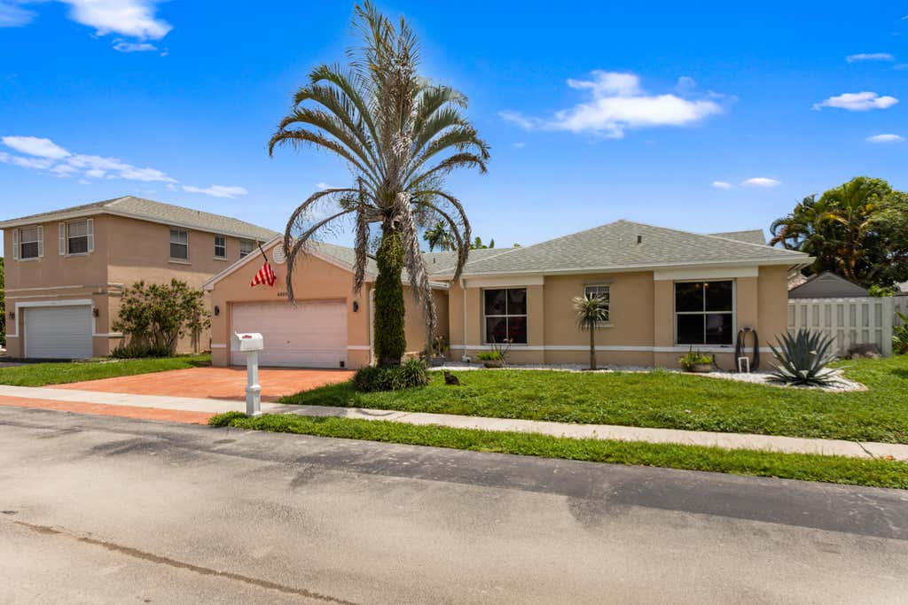 Photo of 4000 SW 72ND Drive, Davie, FL 33314 (MLS # B26062068)