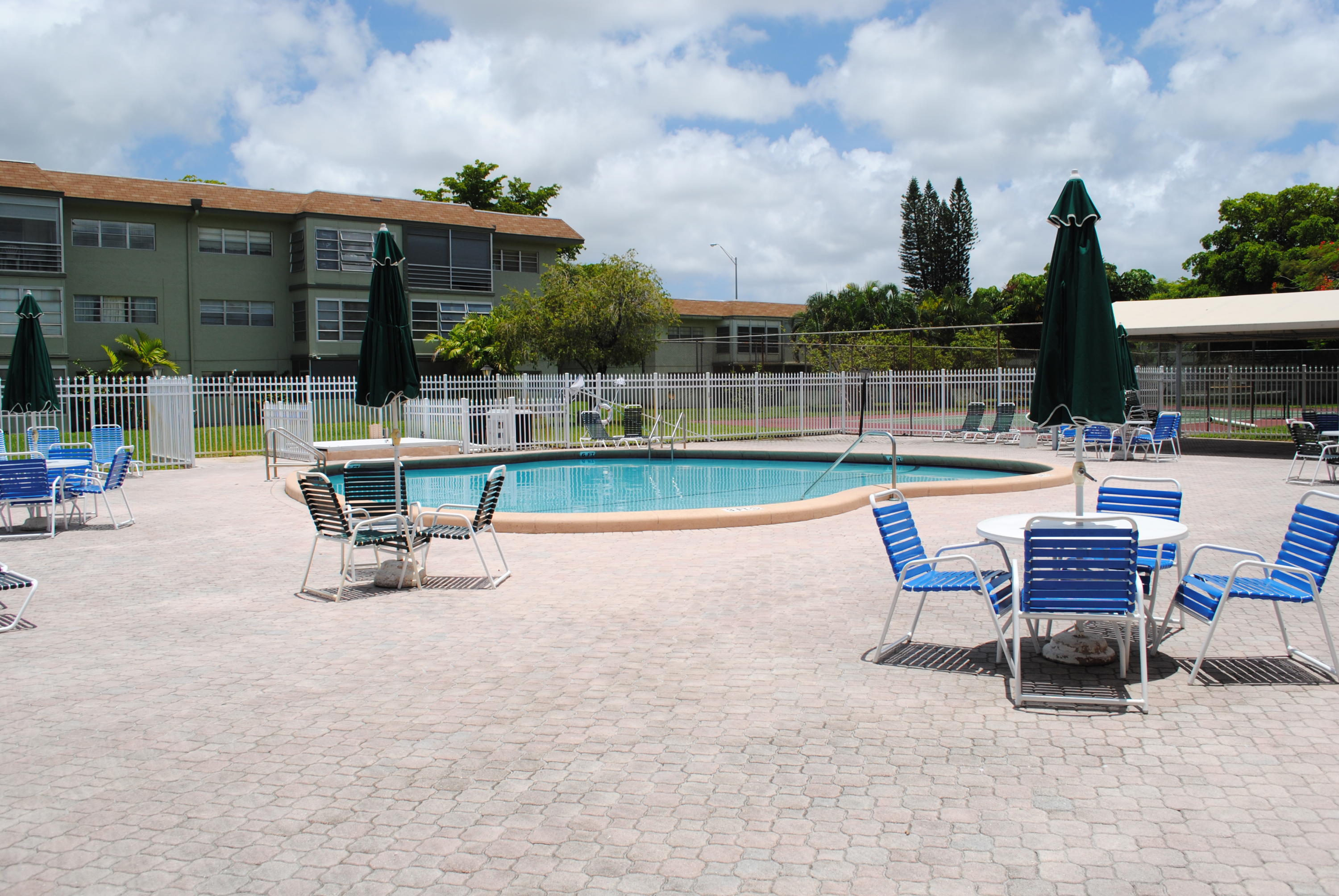 APPLEGREEN APTS 4 CONDO - Residential