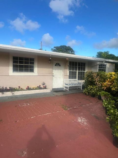 916 Caroline Avenue West Palm Beach FL 33413