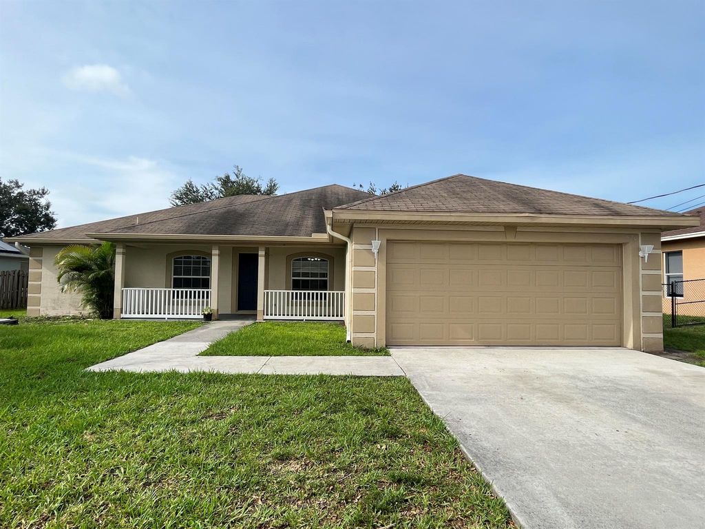 Photo of 520 SW Dagget Avenue, Port Saint Lucie, FL 34953 (MLS # R11024388)