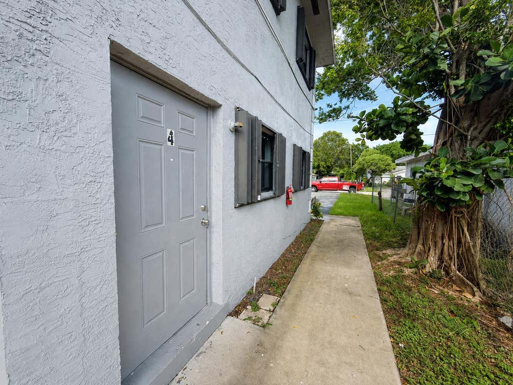 Photo of 421 NW 7TH Street #1-4, Fort Lauderdale, FL 33311 (MLS # B26059954)