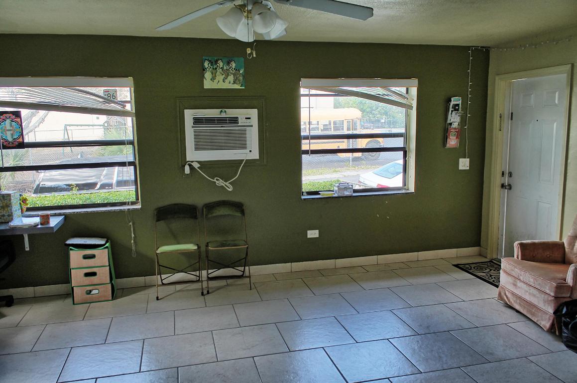 LAKE WORTH TOWN OF - Residential Lease