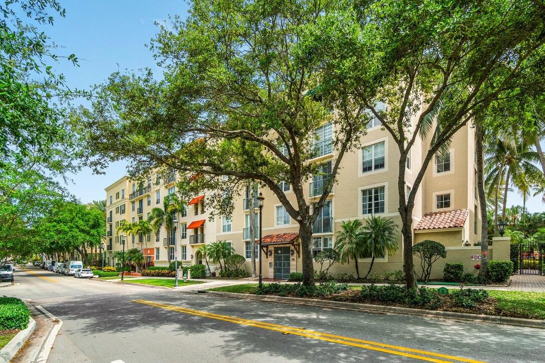 COURTYARDS IN CITYPLACE CONDO - Residential Lease