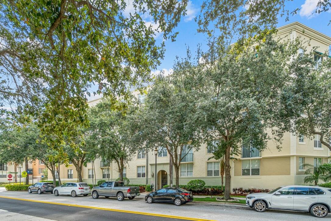 COURTYARDS IN CITYPLACE CONDO - Residential Lease