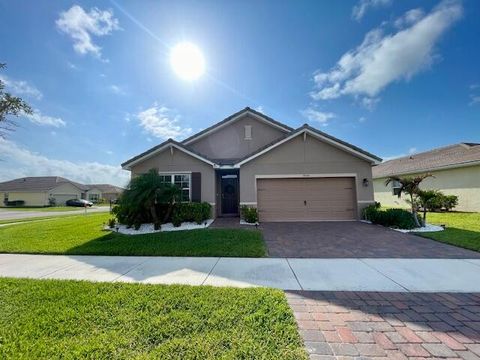 Photo of 10574 SW Cambria Lane, Port Saint Lucie, FL 34987 (MLS # B26021138)