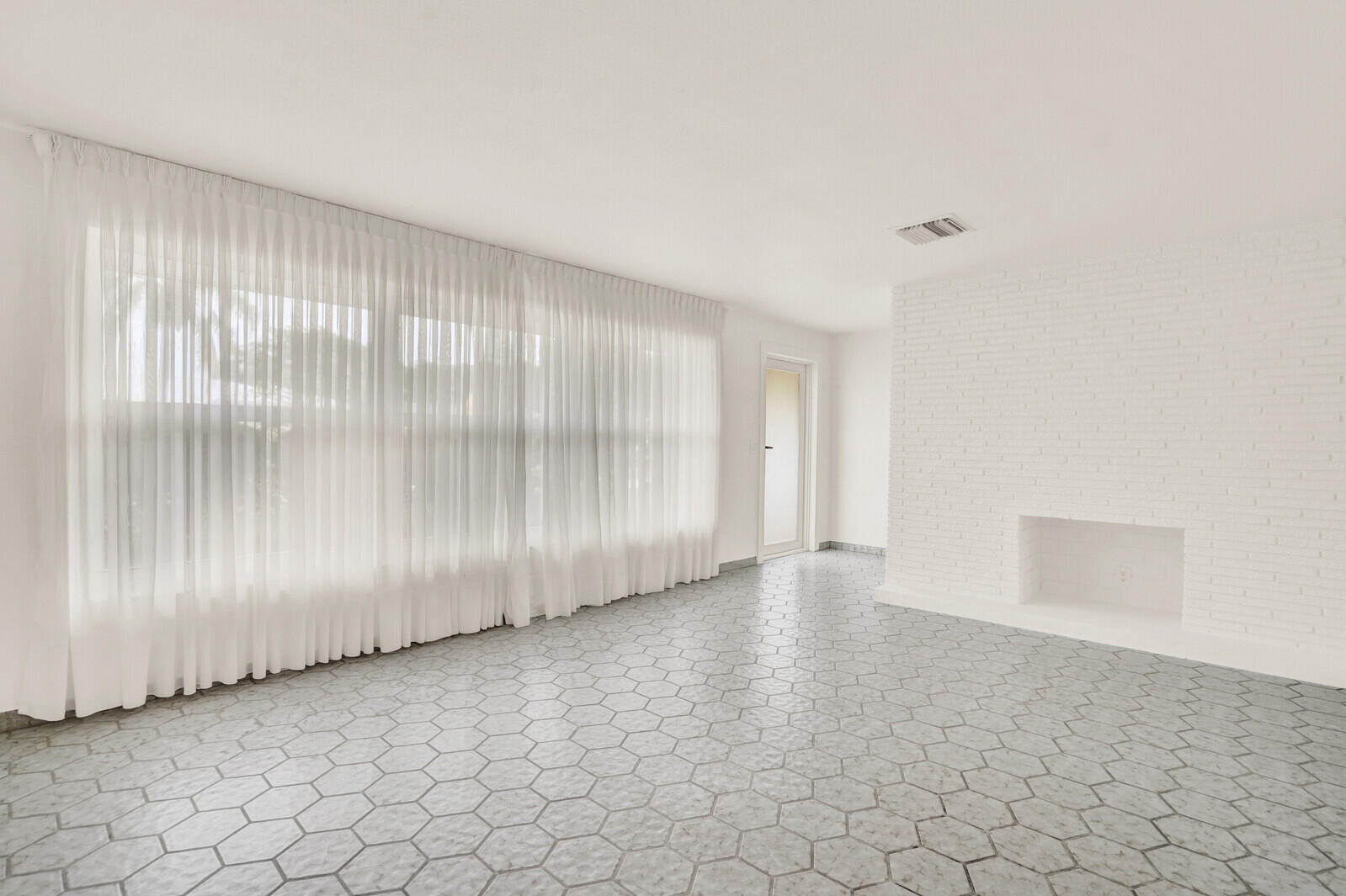 WOODCREST MNR - Residential