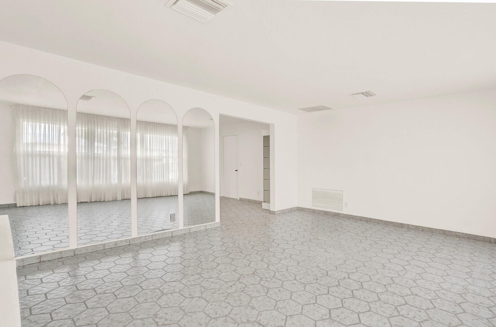 WOODCREST MNR - Residential