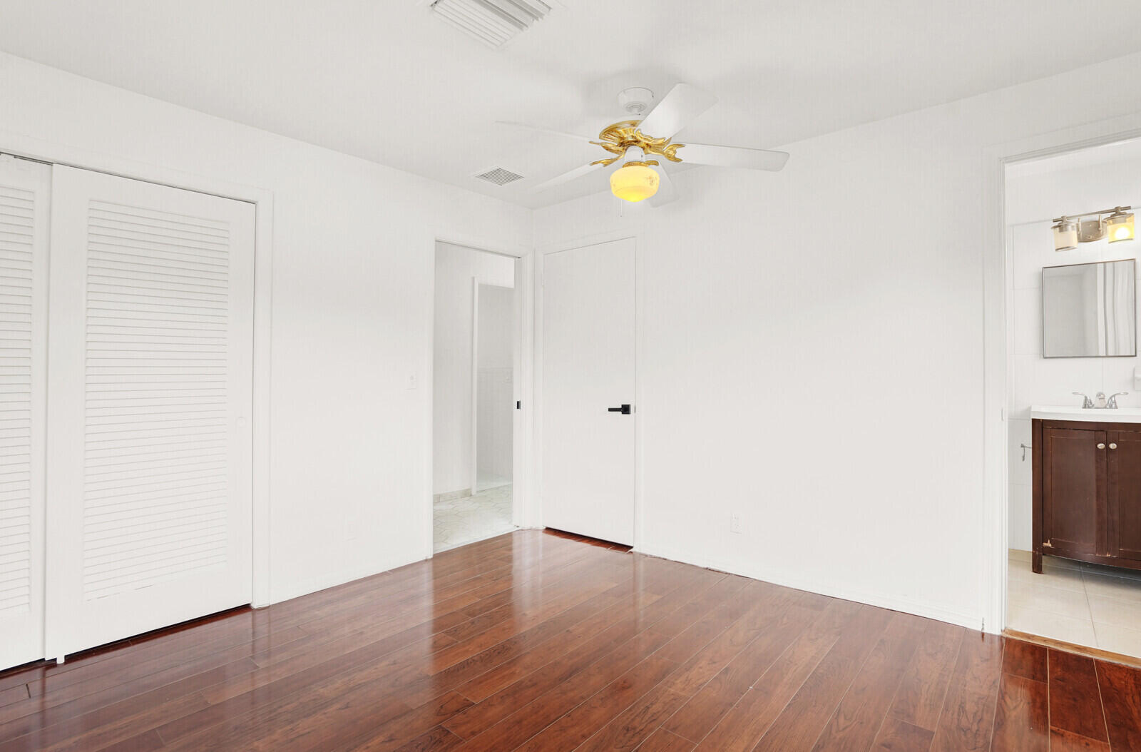 WOODCREST MNR - Residential