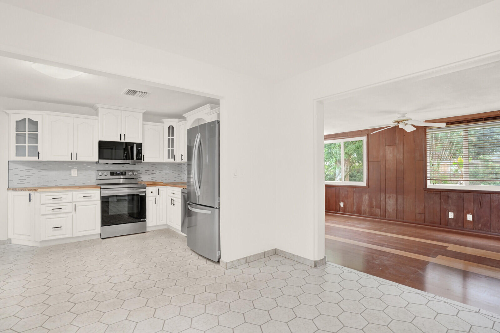 WOODCREST MNR - Residential