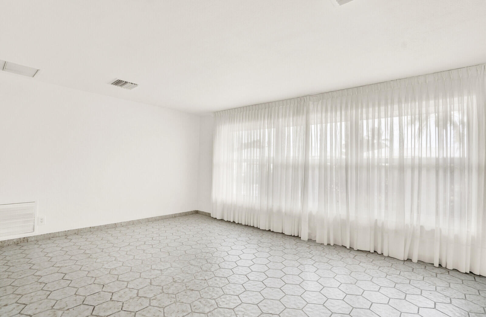 WOODCREST MNR - Residential