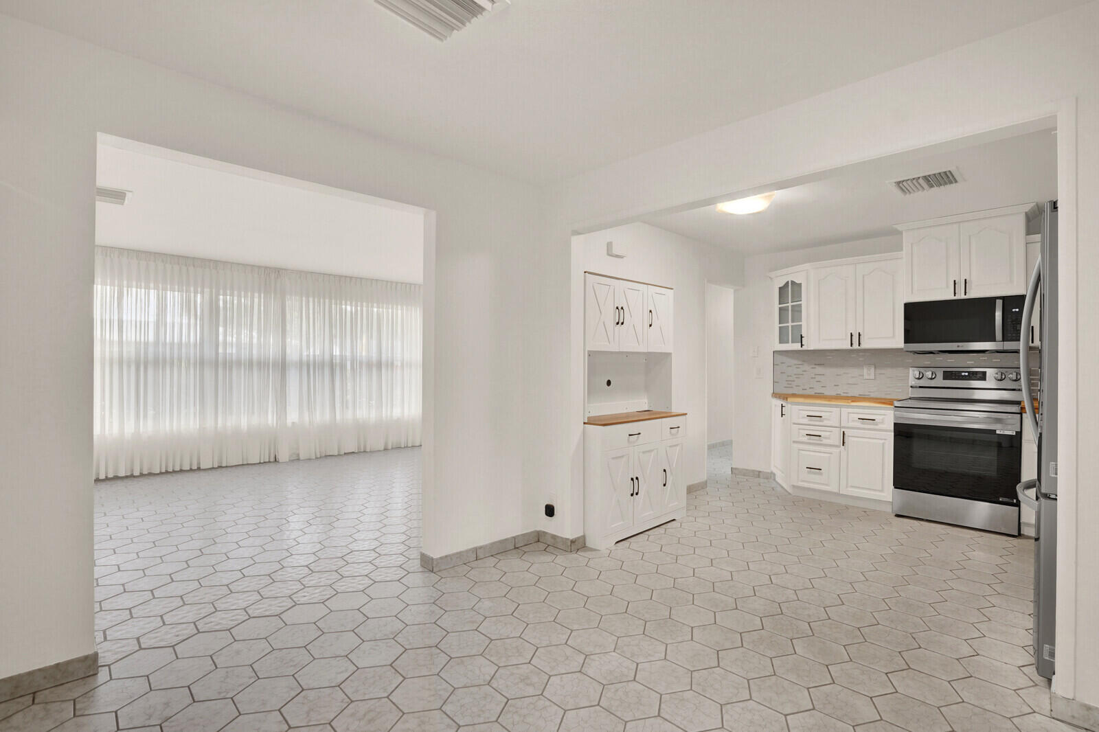 WOODCREST MNR - Residential