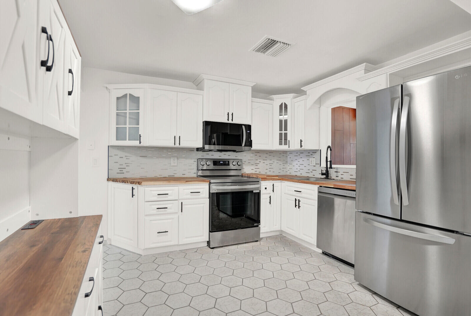 WOODCREST MNR - Residential