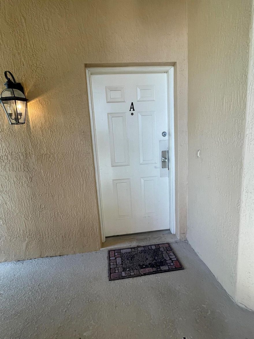 Come see this Beautiful Unit in Port Saint Lucie. Minutes to the I-95 and all of the Shopping Beautiful St. Lucie West has to offer. FIRST, LAST AND SECURITY. HOA Application required as well. NO PETS ALLOWED NO SMOKING