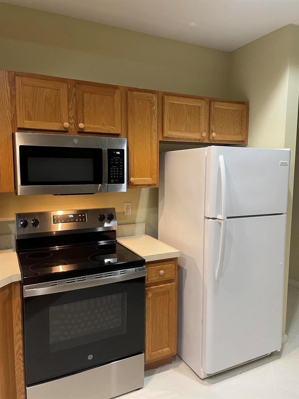 CASTLE PINES CONDOMINIUM - Residential Lease
