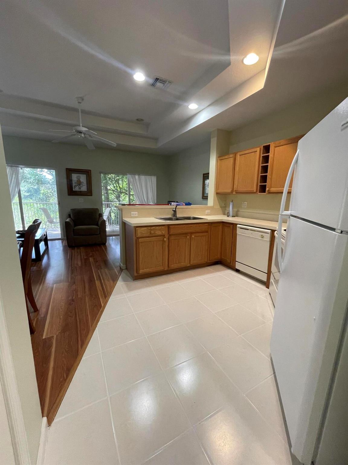 CASTLE PINES CONDOMINIUM - Residential Lease