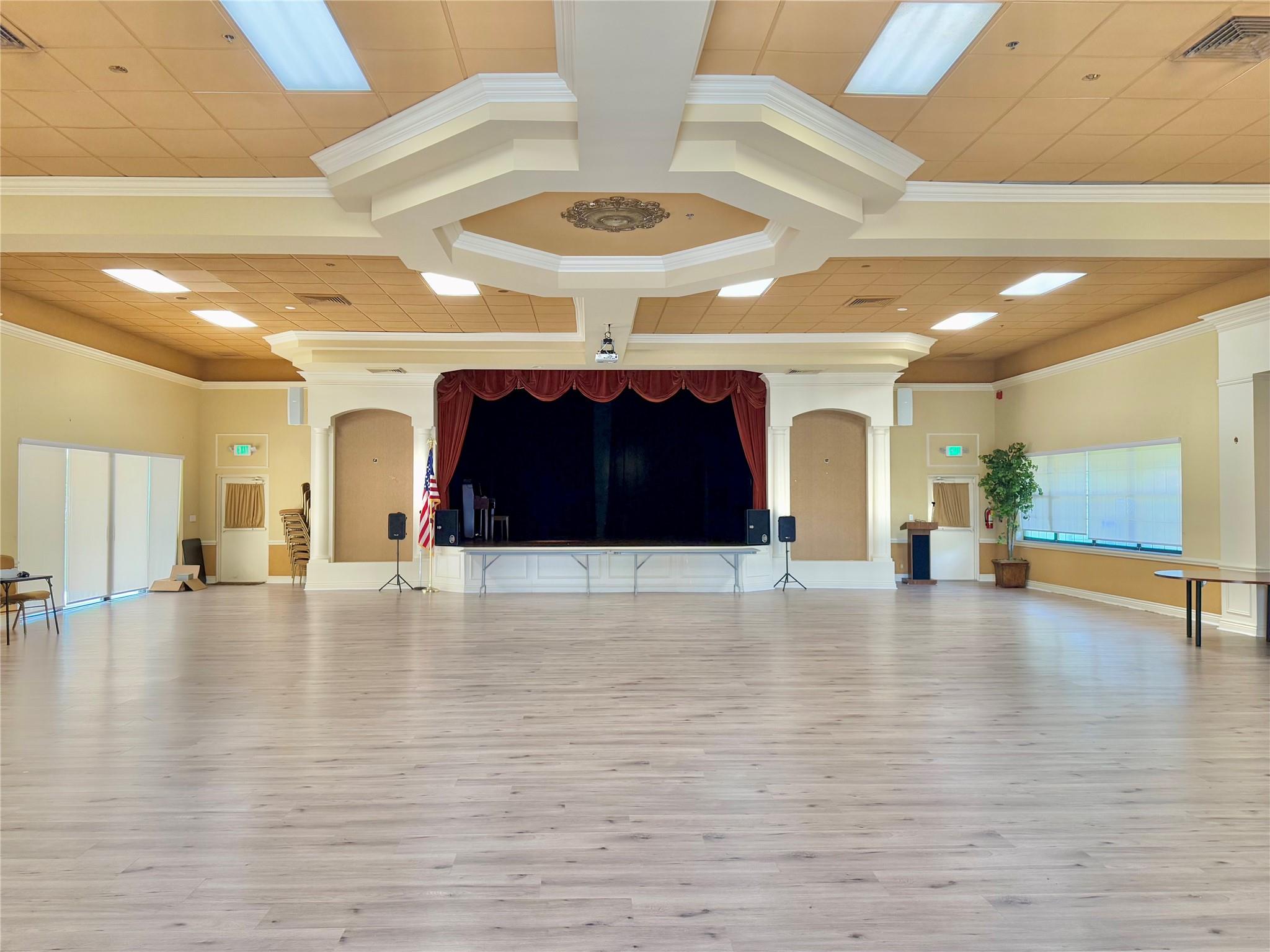 PALM CHASE LAKES - Residential