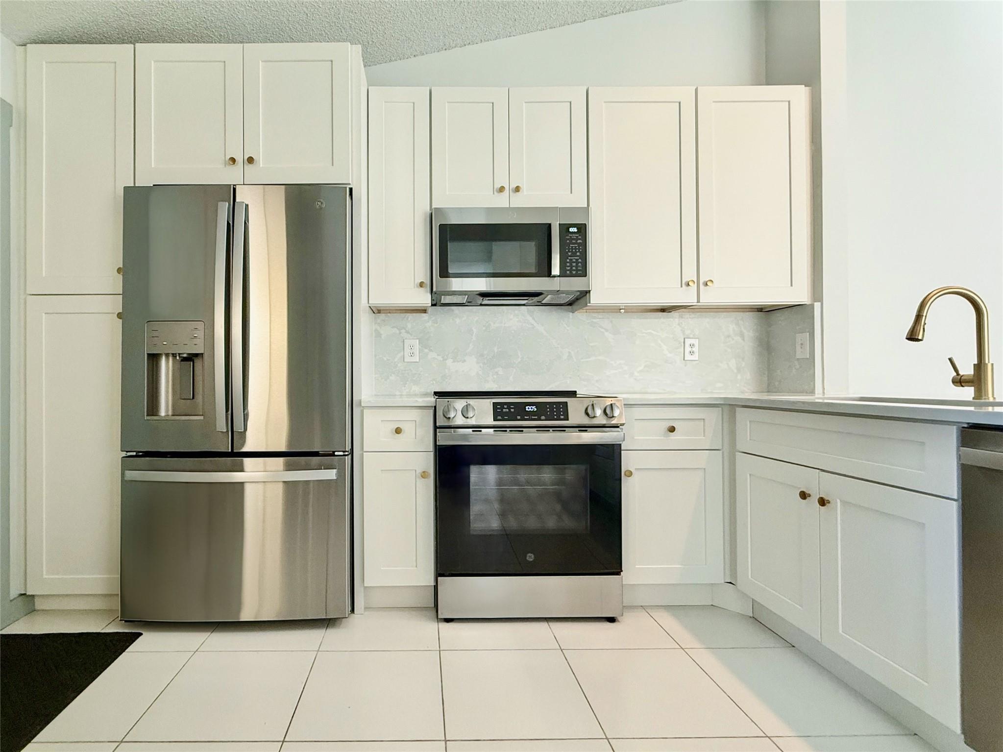 PALM CHASE LAKES - Residential