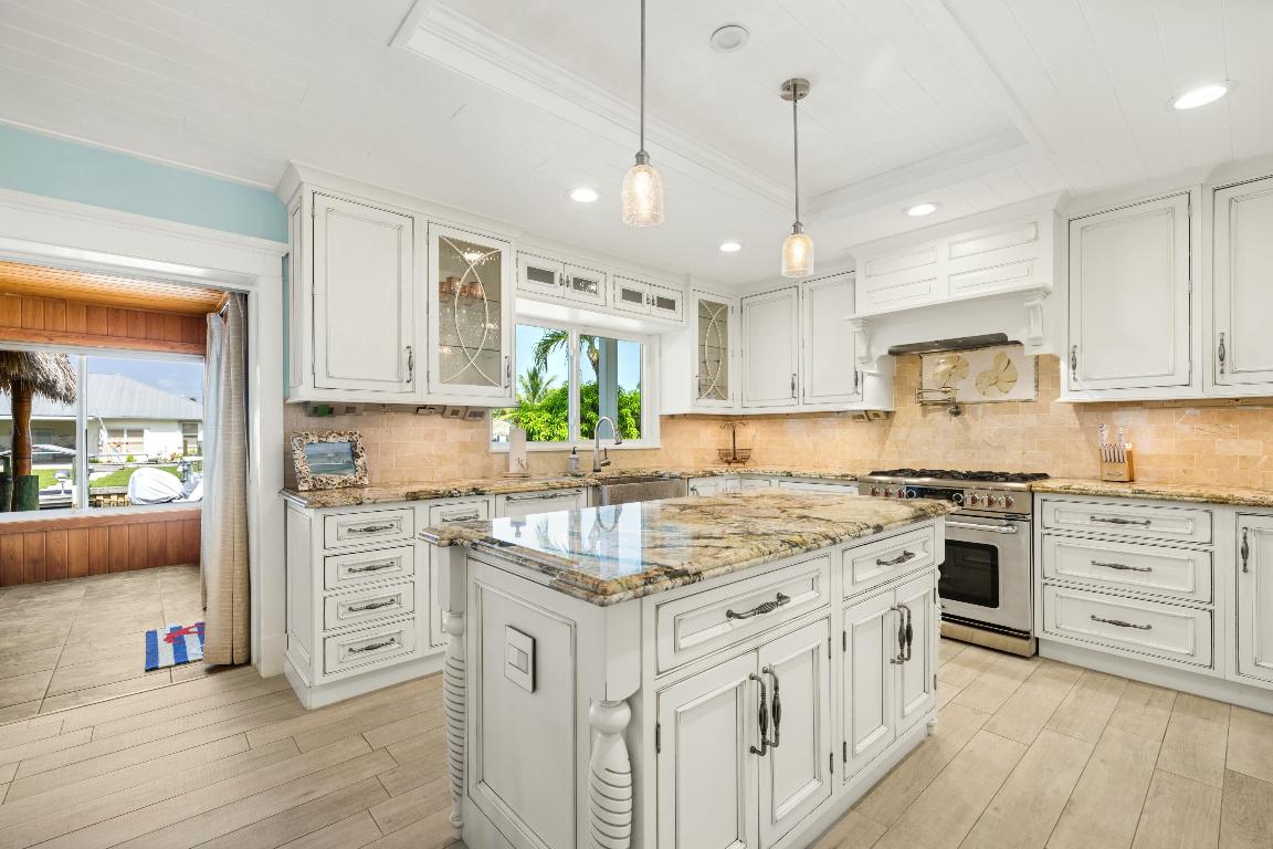 LIGHTHOUSE POINT - Residential