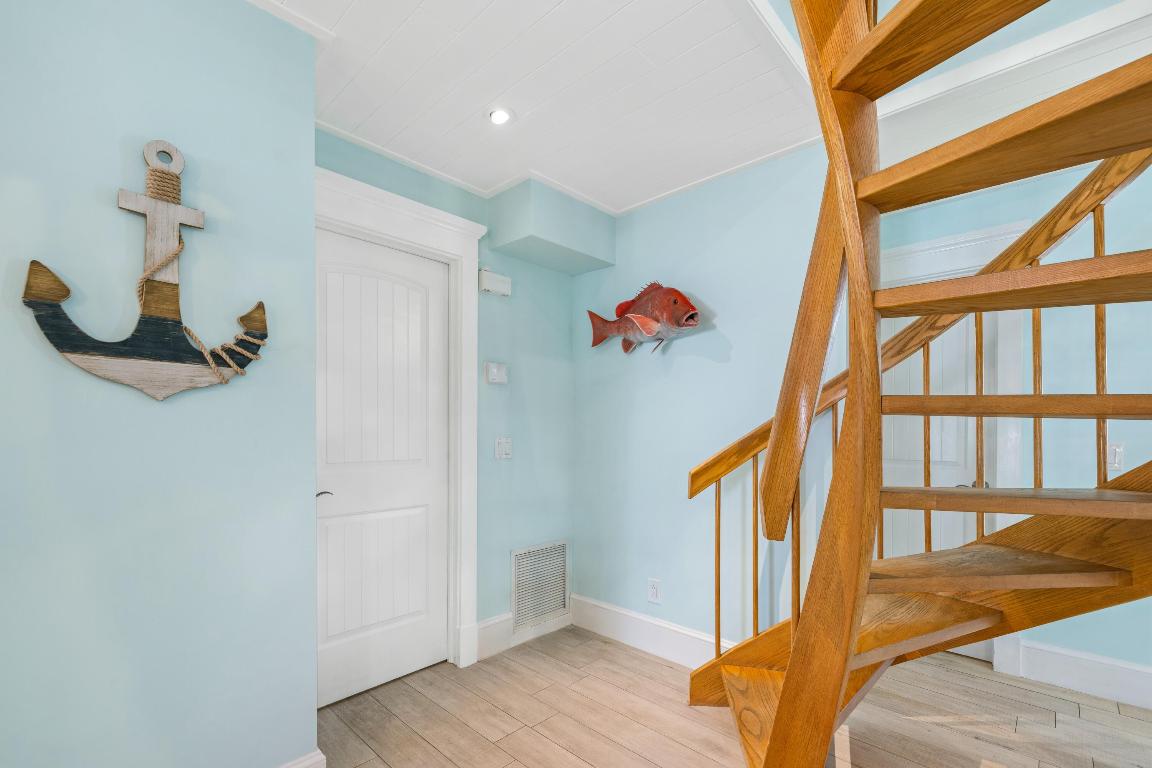 LIGHTHOUSE POINT - Residential