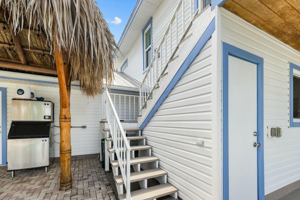 LIGHTHOUSE POINT - Residential