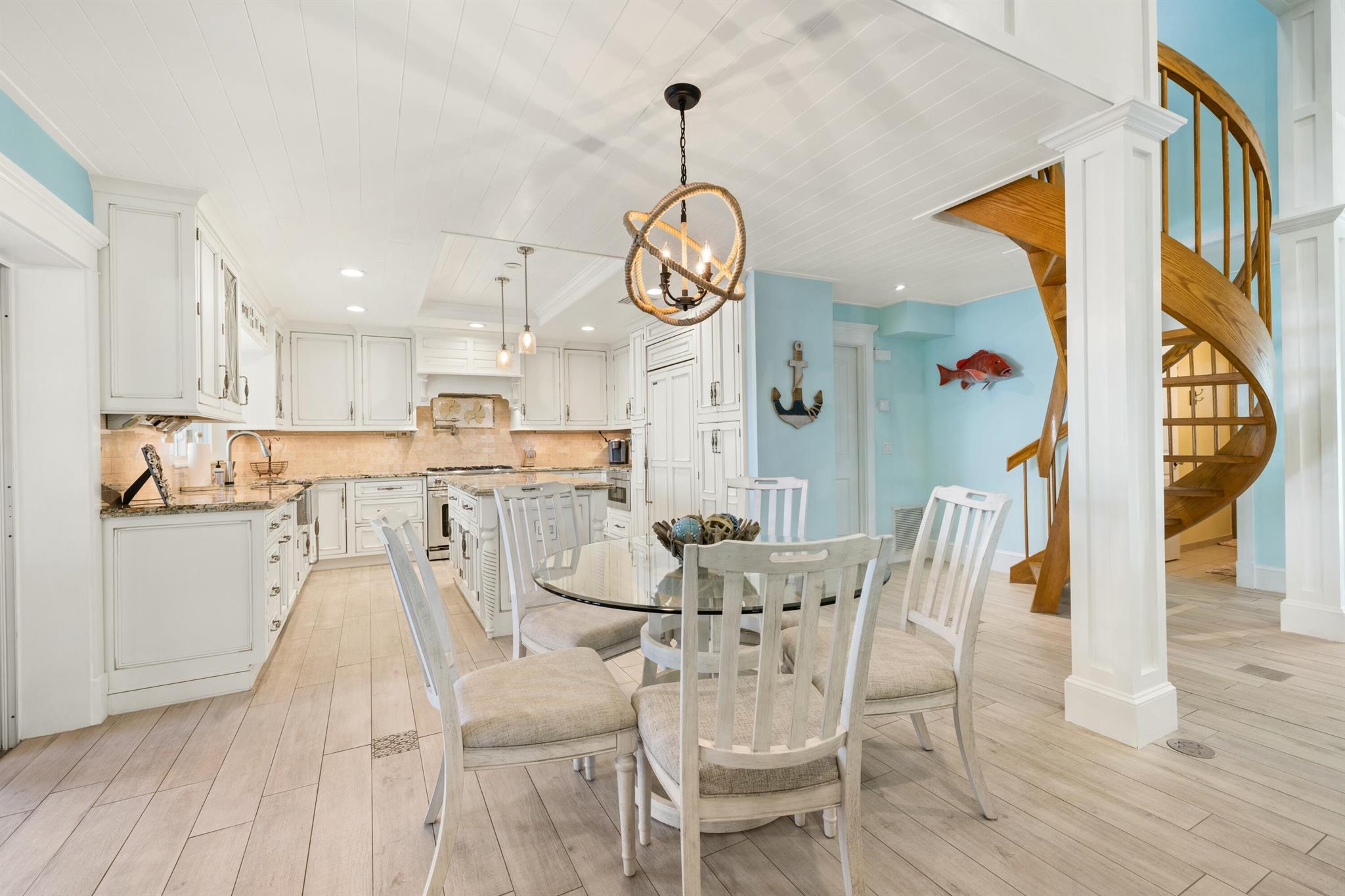 LIGHTHOUSE POINT - Residential