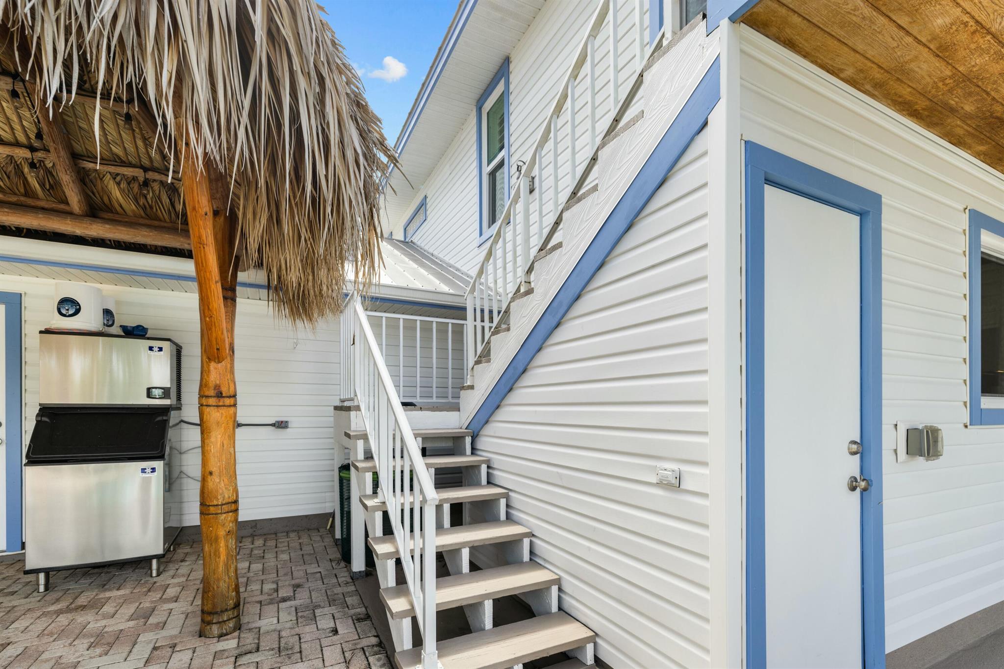 LIGHTHOUSE POINT - Residential