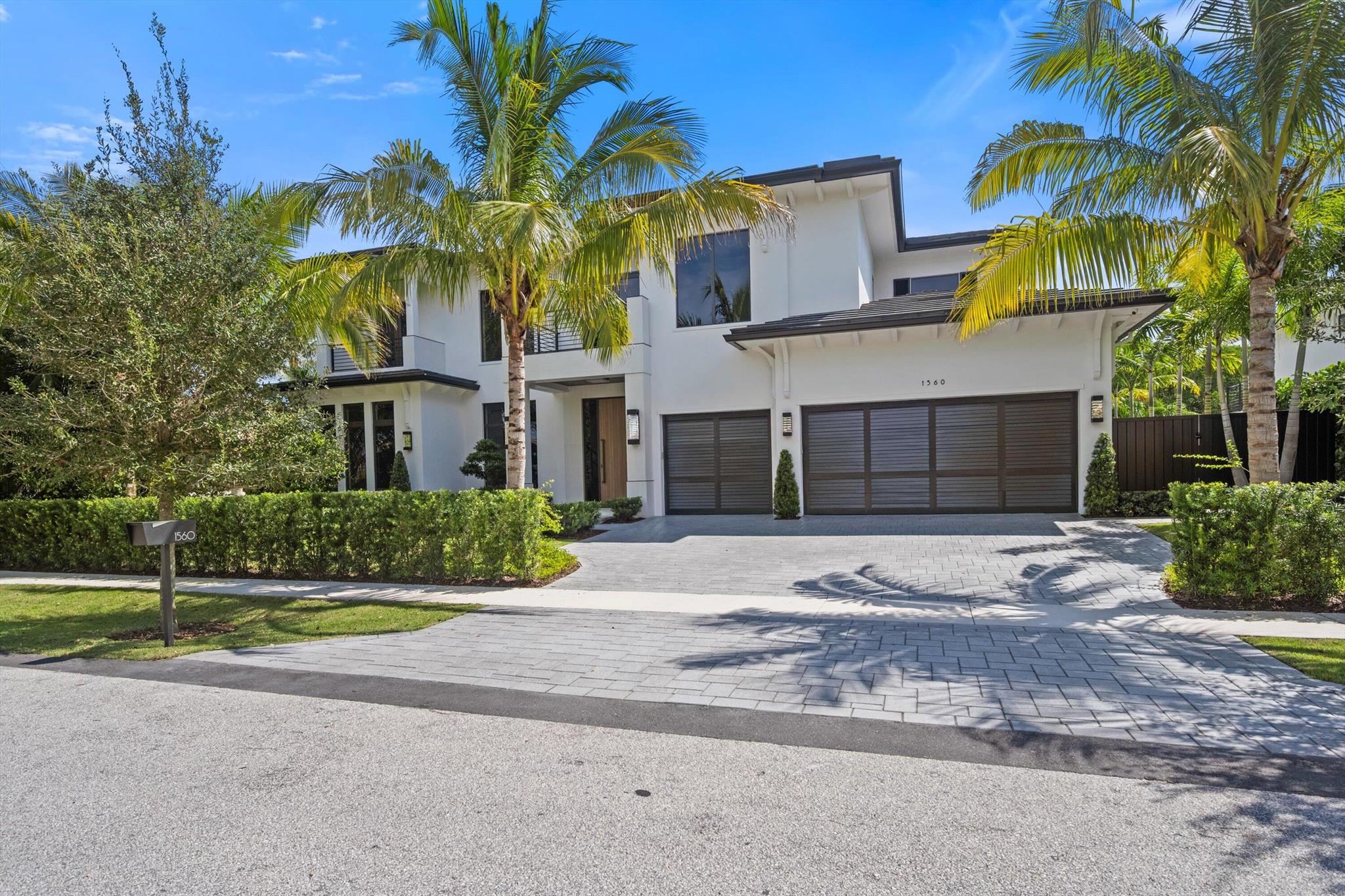 View photos, virtual tours, details... 1560 SW 6th Avenue SW