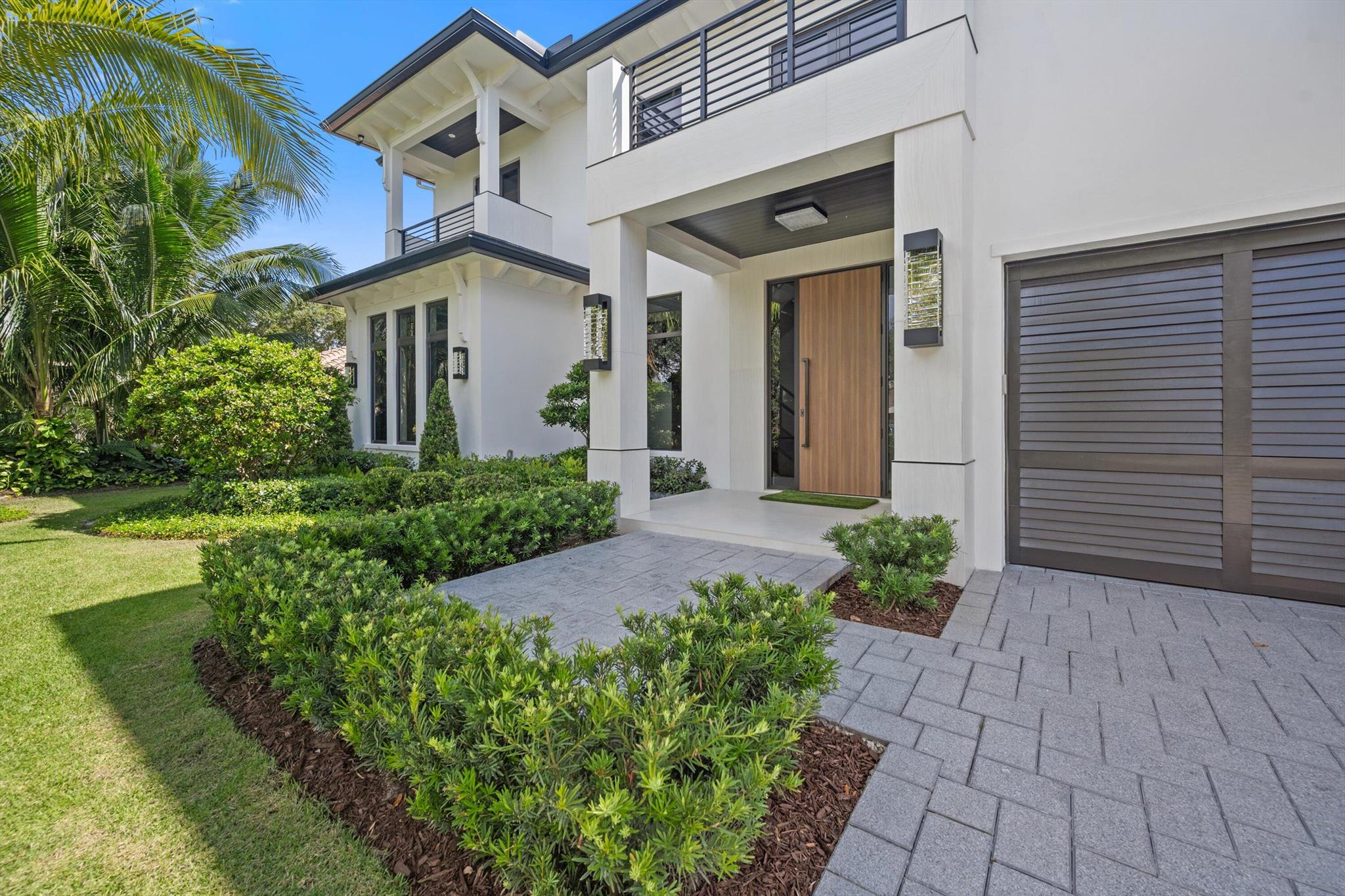 View photos, virtual tours, details... 1560 SW 6th Avenue SW