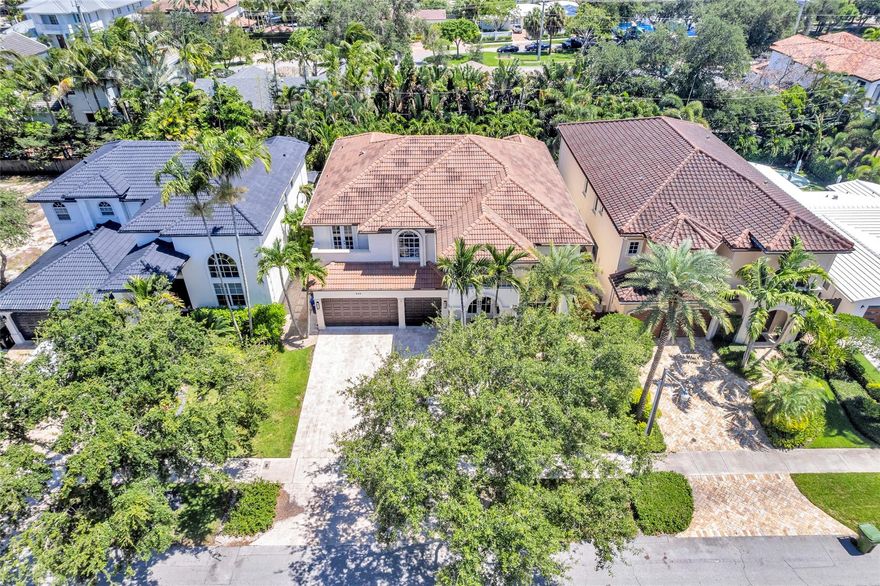 Welcome to your dream home in Rio Vista, Fort Lauderdale! This stunning residence blends timeless design with modern comforts in one of the city’s most sought-after communities. Situated on an oversized lot and completely redone in '21, this home features grand entry ceilings over 20 feet high, spacious living/dining areas, a modernized pool/spa, fire pits, and BBQ, making it perfect for entertaining. Enjoy a ground-floor primary suite with French doors leading to the pool. Recent renovations include an all-new kitchen, bathrooms, smart home upgrades, custom built-ins, new flooring, and a loft with bar. This impeccably maintained home is a must-see!