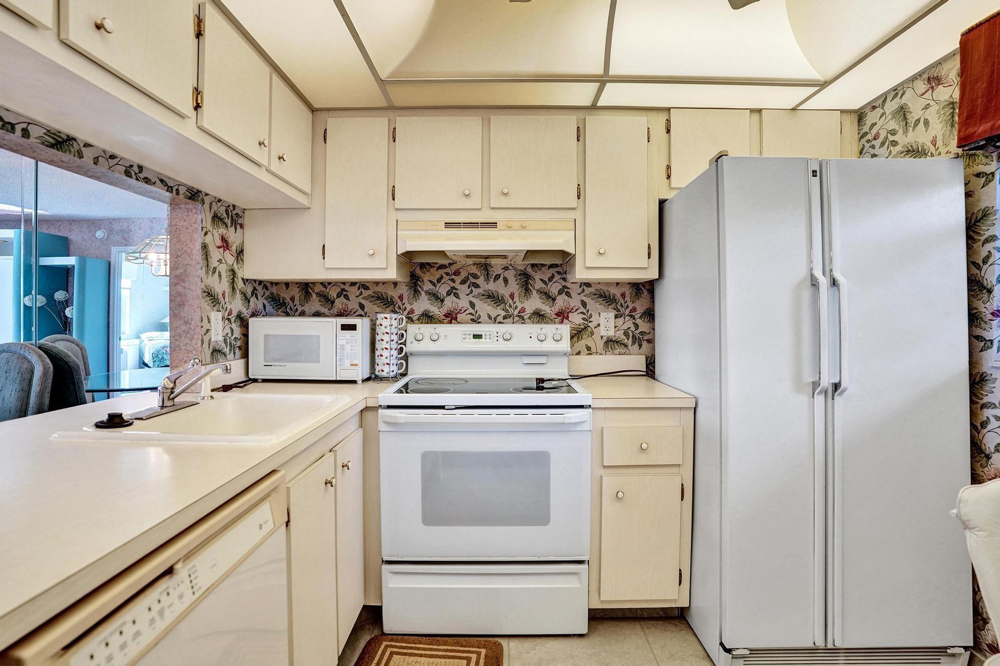 9450 Poinciana Pl 310