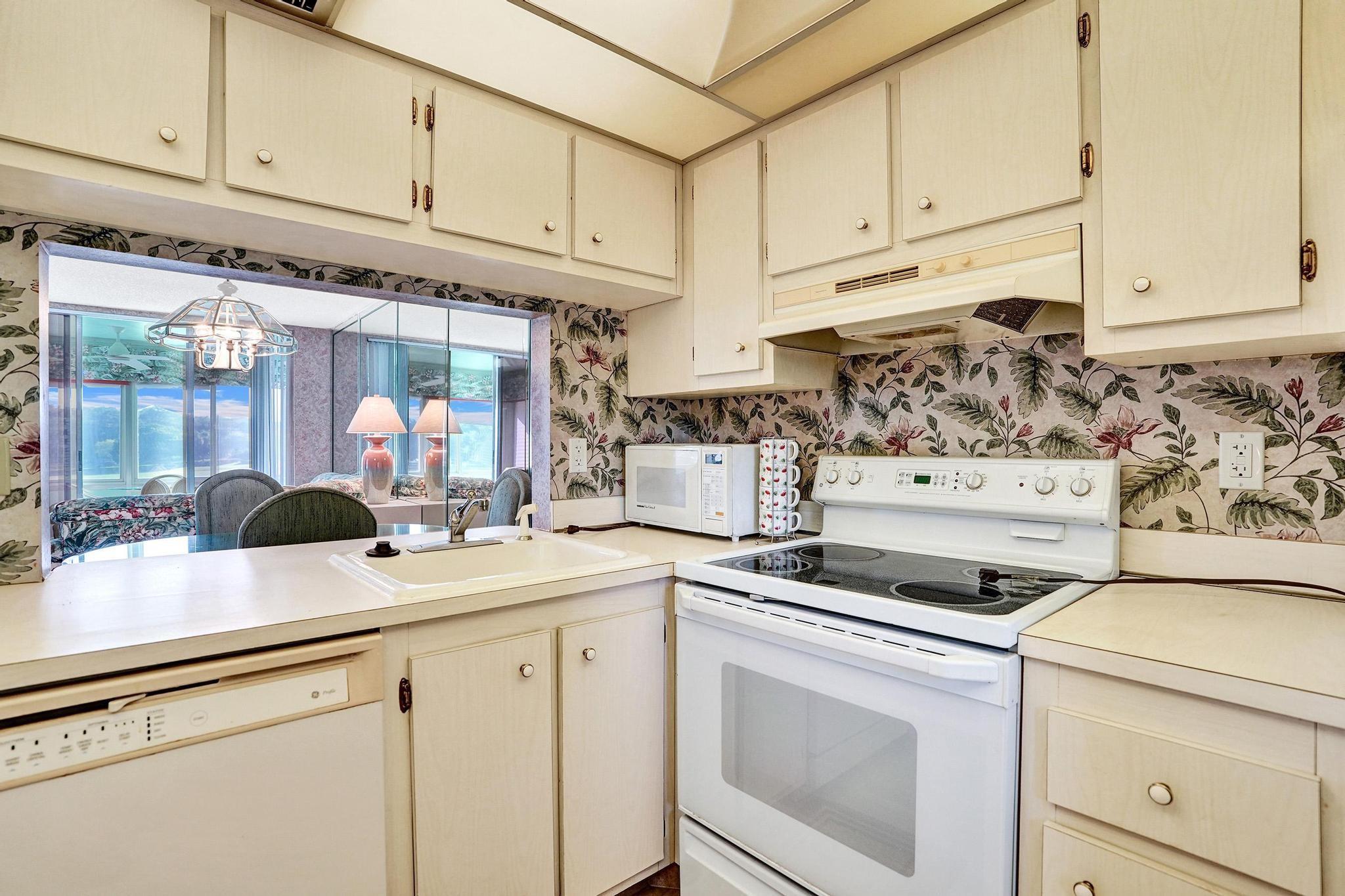 9450 Poinciana Pl 310