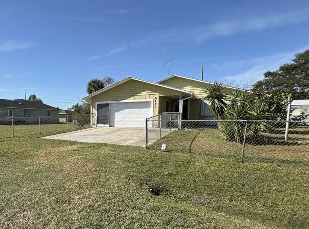 Photo of 9185 100th Court, Vero Beach, FL 32967 (MLS # R11158005)